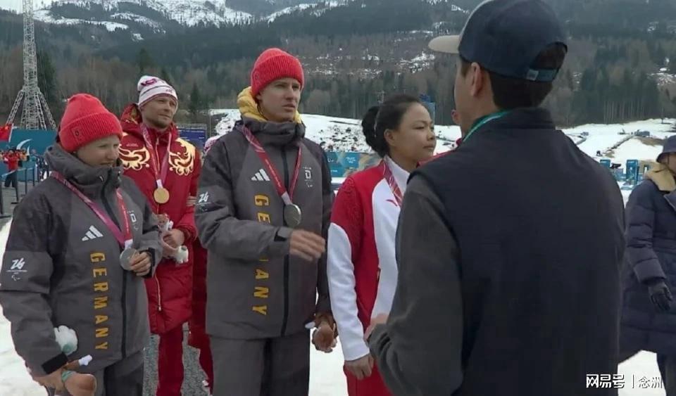 盛世娱乐官网娱乐-德国选手拒与中国选手合影!原因曝光 乌克兰国旗被没收愤怒抗议