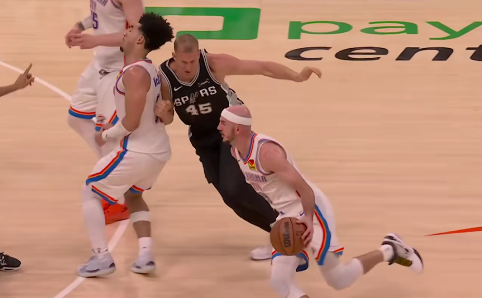盛世娱乐网站-一级恶意！NBA官方追加升级普拉姆利犯规：天王山蓄力撞翻麦凯恩